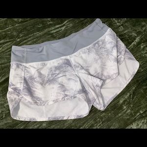 Lululemon Speed Up Shorts Size 6